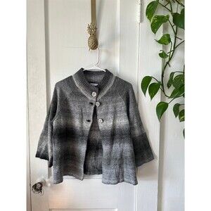 Croft & Barrow Women’s size medium Sweater